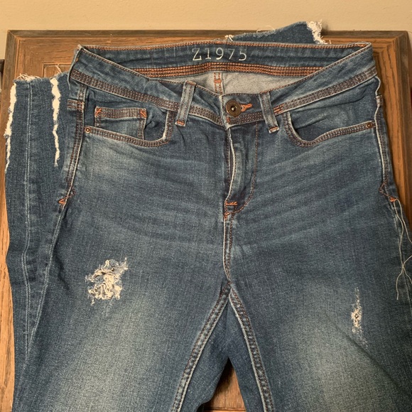 Zara distressed darker wash jeans - Picture 1 of 2